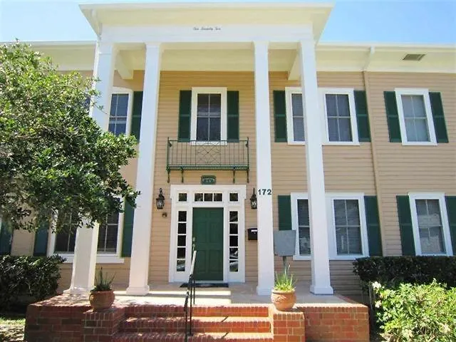 Cozy Quiet St Augustine Private Condo - 2Bed, 1 Bath, Sleeps 6, Steps To Historic St Augustine Center & All Tourist Attractions, Restaurants, Cafes, Backyard, Porch