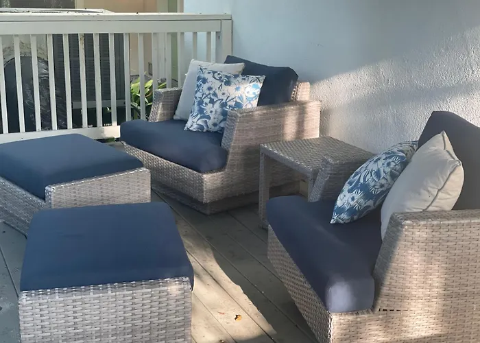 Spacious Renovated 4Br Downtown Home W Firepit Sleeps 8+