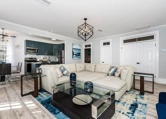 20 Hypolita - Luxury Downtown Apartment
