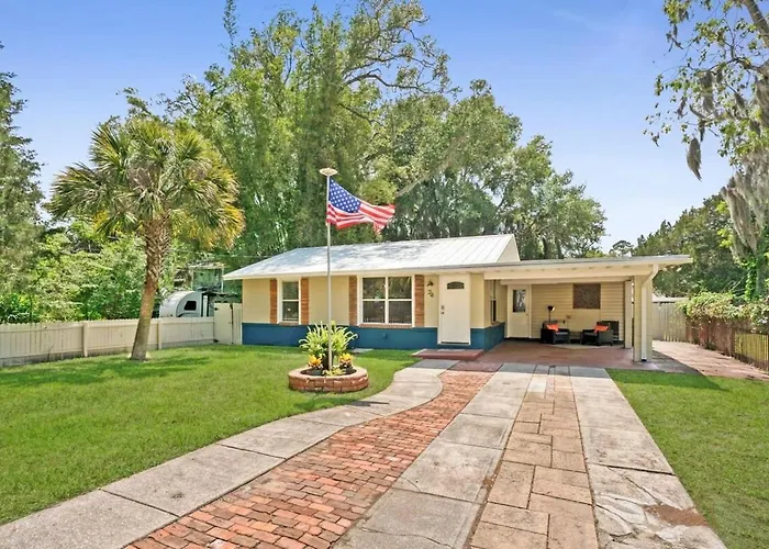 Eclectic Beauty, Heart Of Downtown St Aug