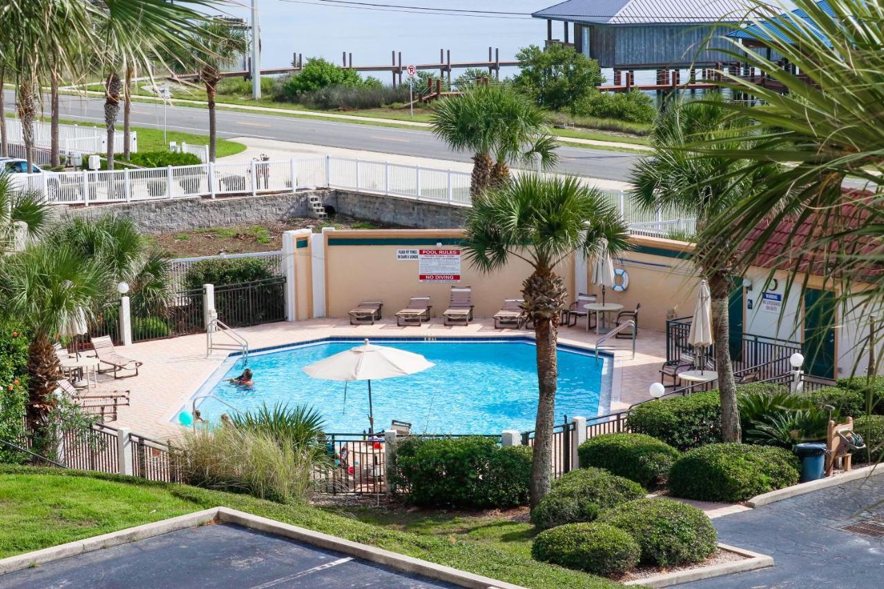 Oceanfront Windjammer Getaway Apartment