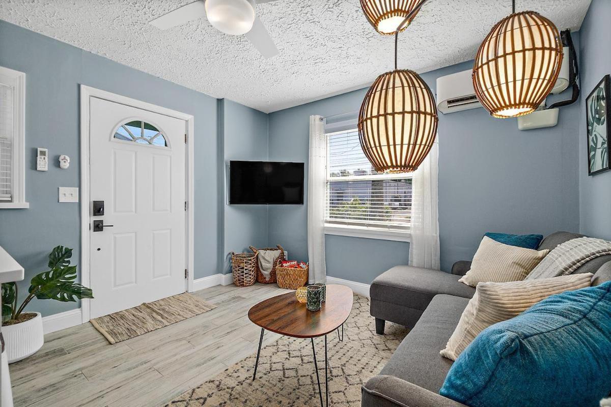 Deja Blue - Steps To The Ocean! Apartment