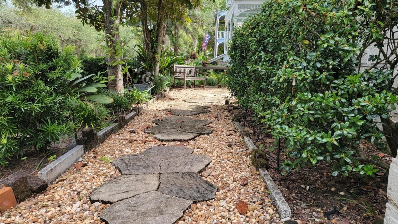 Guest house At Journey's End *