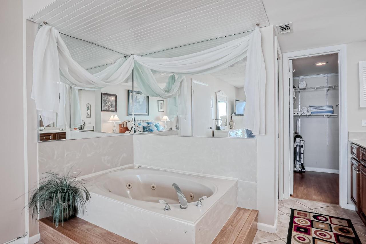 Apartment Oceanfront Windjammer Getaway