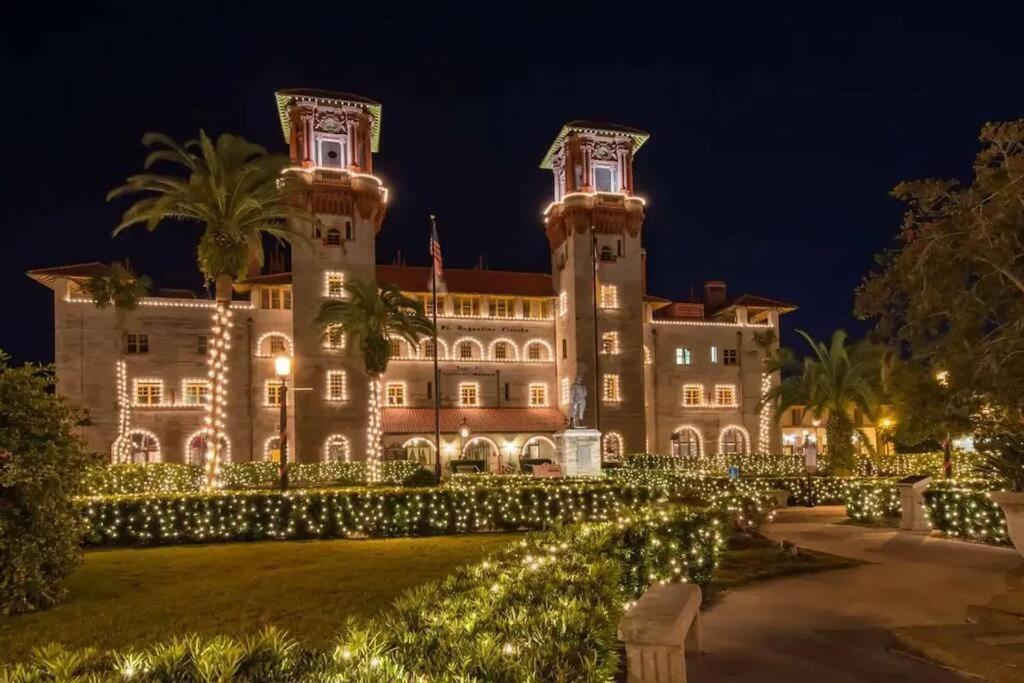 Apartment Cozy Quiet St Augustine Private - 2bed, 1 Bath, Sleeps 6, Steps To Historic St Augustine Center & Tourist Attractions, Restaurants, Cafes, Backyard, Porch