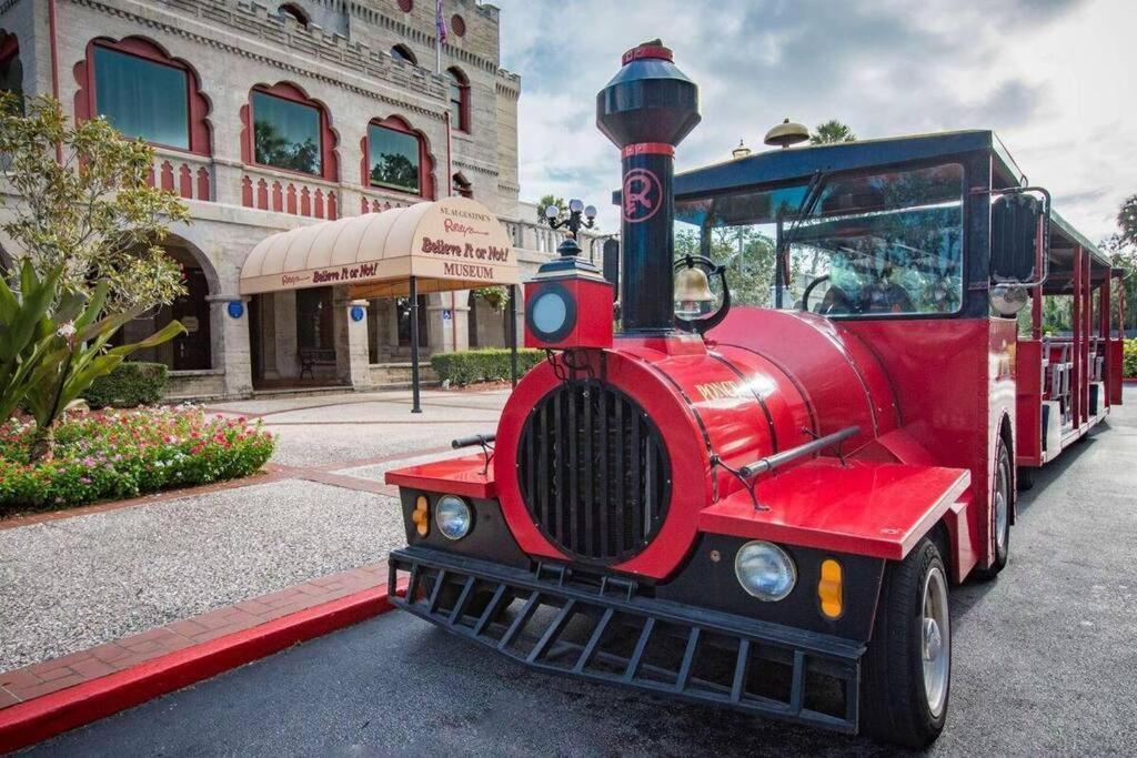 Cozy Quiet St Augustine Private - 2bed, 1 Bath, Sleeps 6, Steps To Historic St Augustine Center & Tourist Attractions, Restaurants, Cafes, Backyard, Porch Apartment St. Augustine
