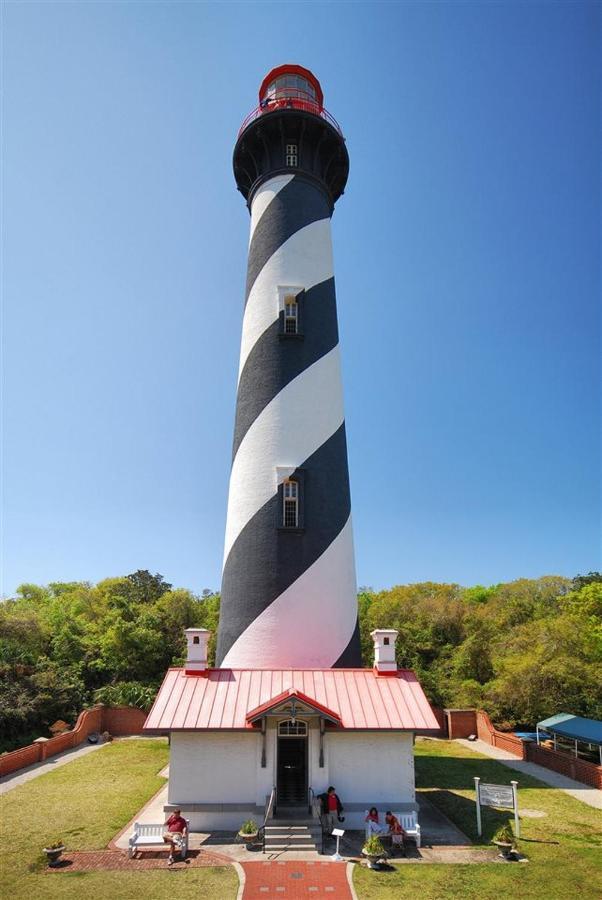 Cozy Quiet St Augustine Private - 2bed, 1 Bath, Sleeps 6, Steps To Historic St Augustine Center & Tourist Attractions, Restaurants, Cafes, Backyard, Porch Apartment