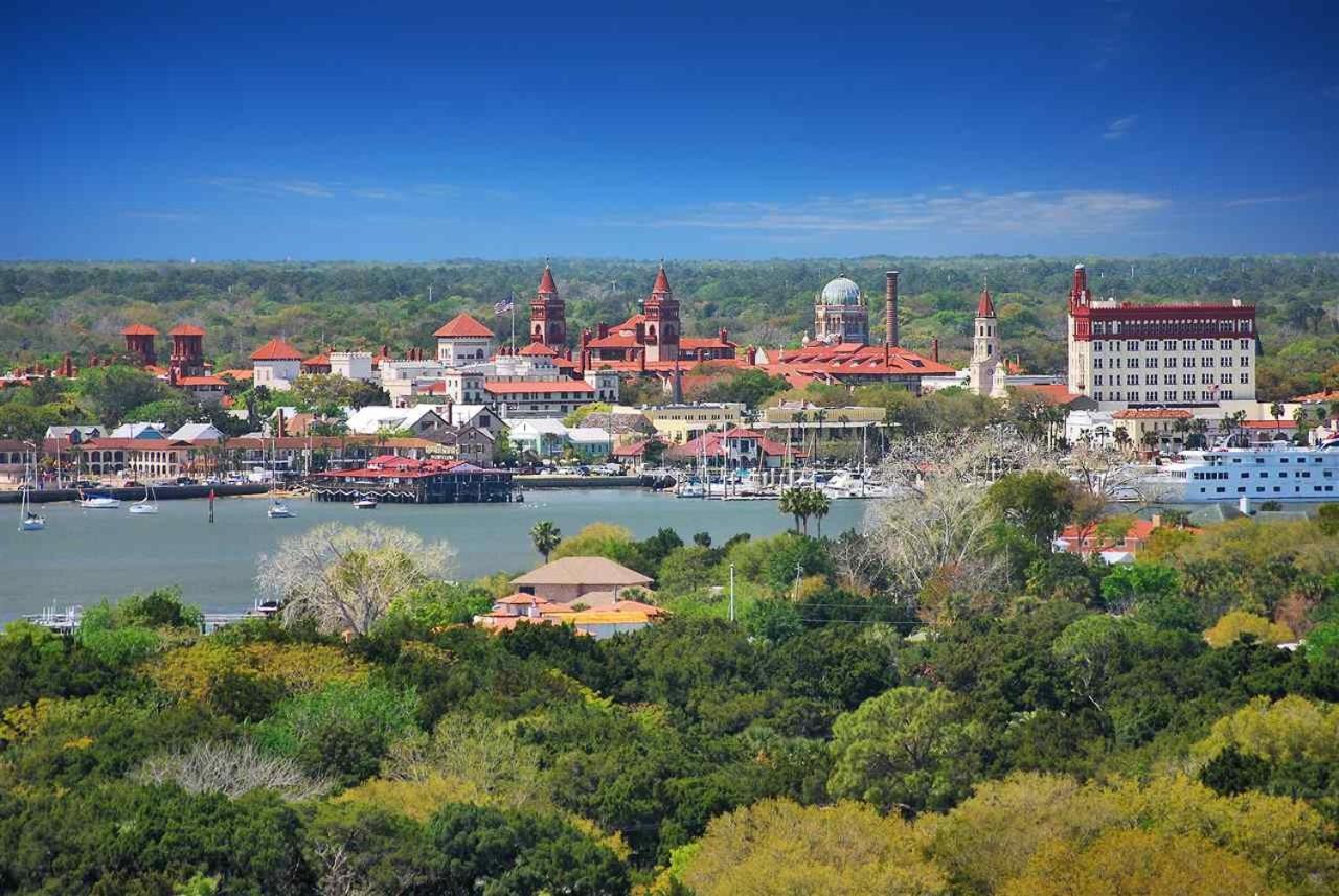 Cozy Quiet St Augustine Private - 2bed, 1 Bath, Sleeps 6, Steps To Historic St Augustine Center & Tourist Attractions, Restaurants, Cafes, Backyard, Porch St. Augustine