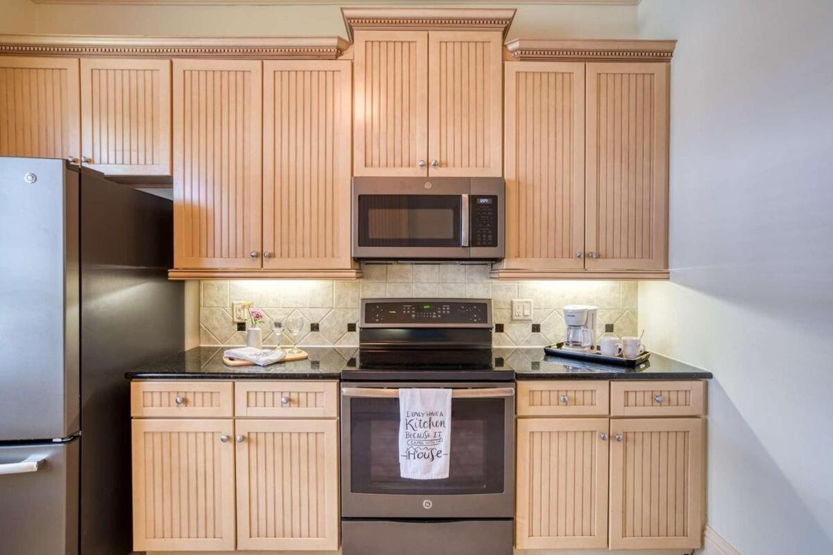 Apartment Cozy Quiet St Augustine Private - 2bed, 1 Bath, Sleeps 6, Steps To Historic St Augustine Center & Tourist Attractions, Restaurants, Cafes, Backyard, Porch