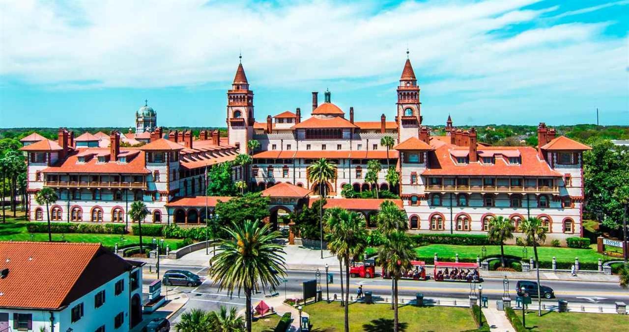 Cozy Quiet St Augustine Private - 2bed, 1 Bath, Sleeps 6, Steps To Historic St Augustine Center & Tourist Attractions, Restaurants, Cafes, Backyard, Porch Apartment *