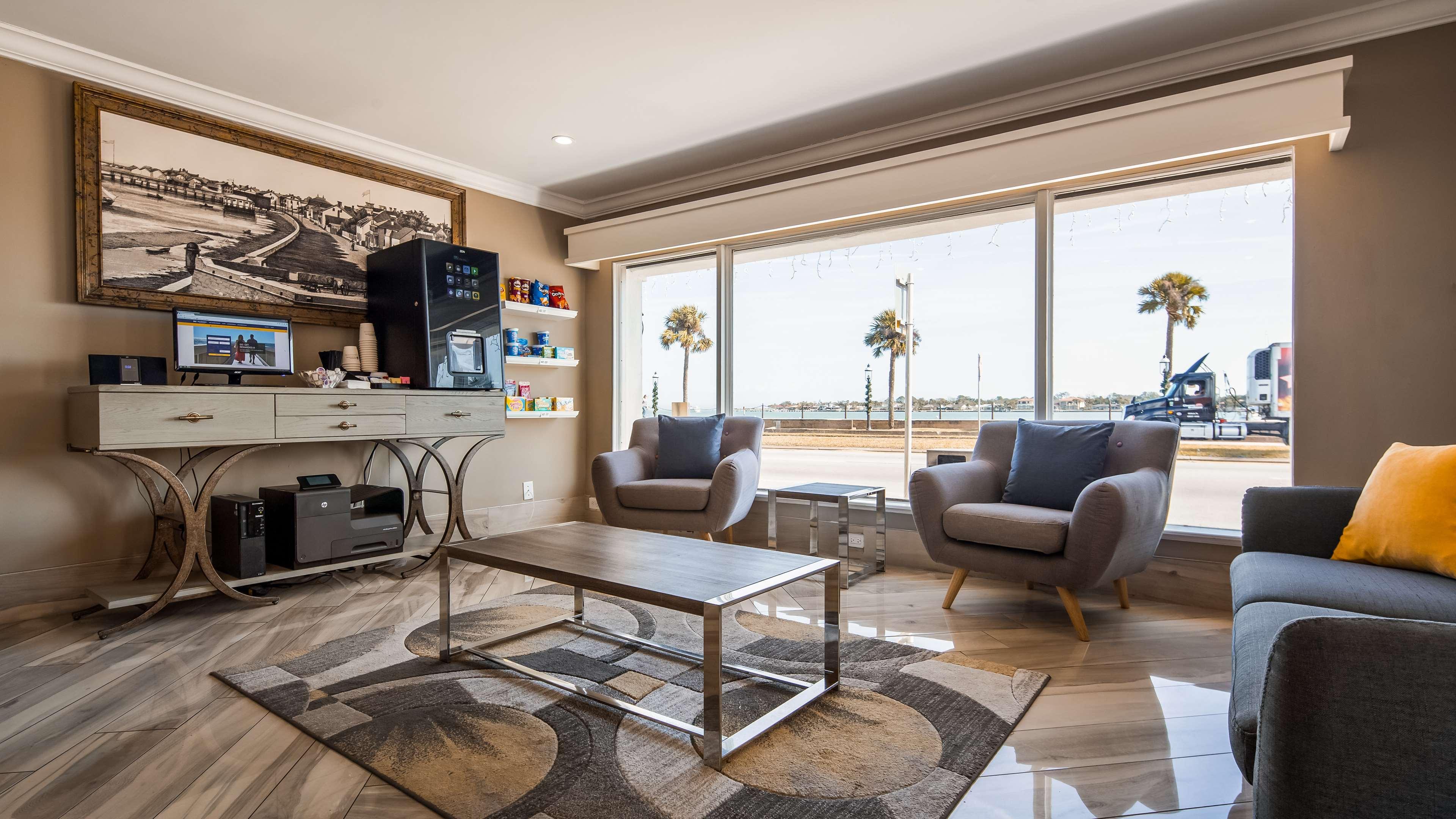 Western Historic Bayfront Hotel 3*