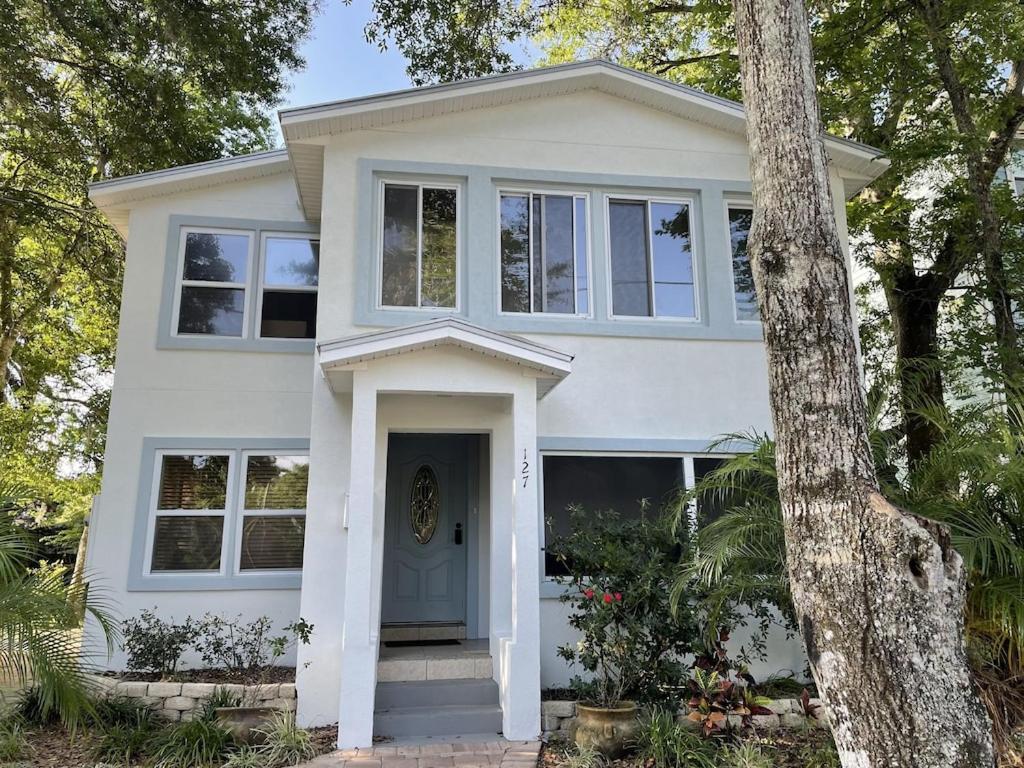Spacious Renovated 4br Downtown W Firepit Sleeps 8+