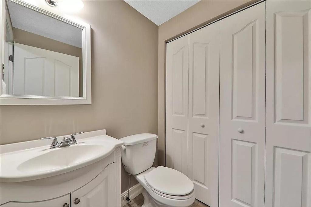 Spacious Renovated 4br Downtown W Firepit Sleeps 8+ *