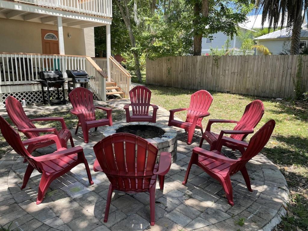 Spacious Renovated 4br Downtown W Firepit Sleeps 8+ Holiday home