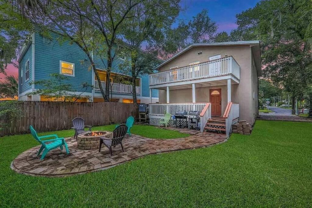 Spacious Renovated 4br Downtown W Firepit Sleeps 8+ Holiday home *