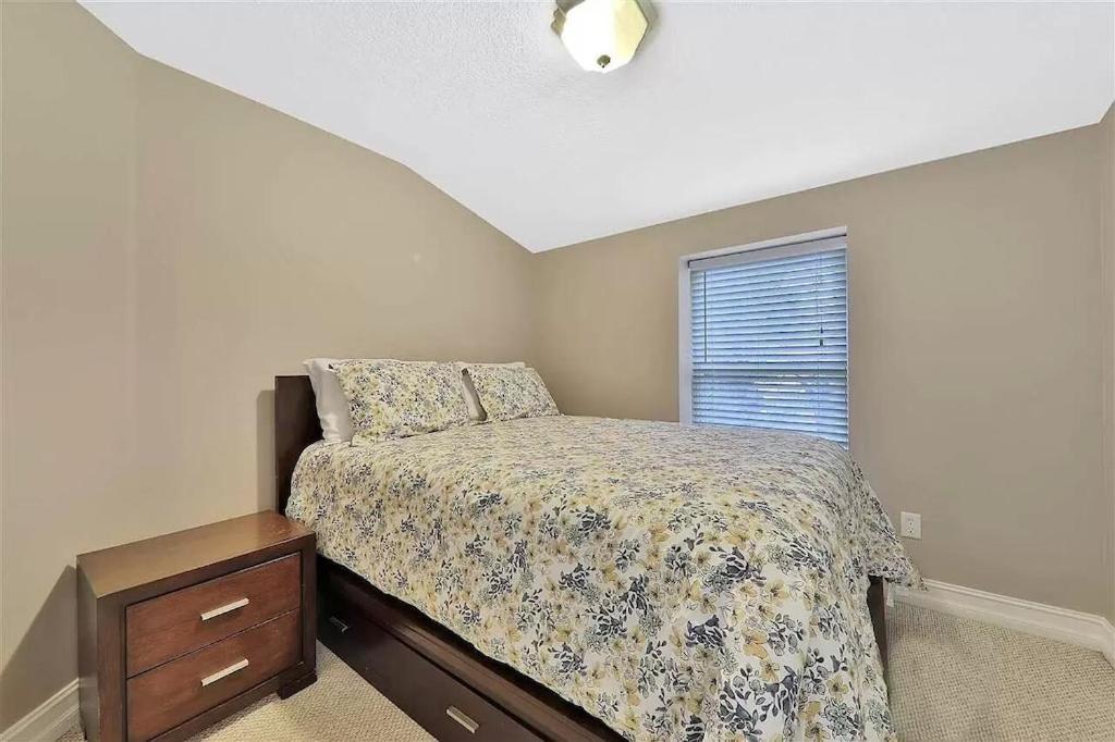 Holiday home Spacious Renovated 4br Downtown W Firepit Sleeps 8+