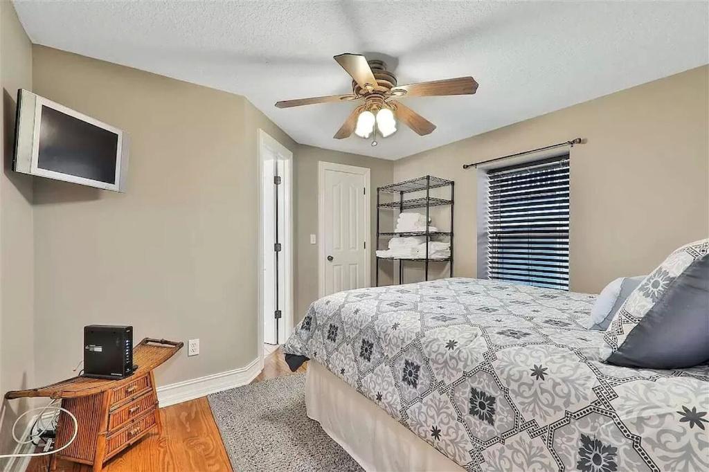 Holiday home Spacious Renovated 4br Downtown W Firepit Sleeps 8+ St. Augustine