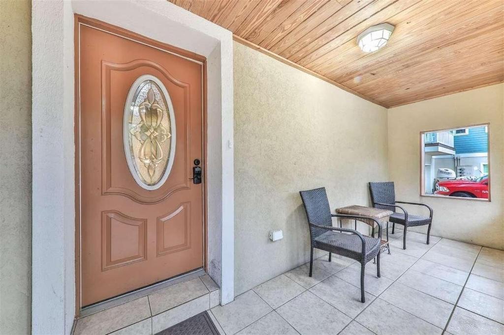 Spacious Renovated 4br Downtown W Firepit Sleeps 8+ Holiday home