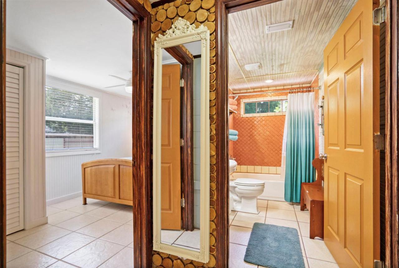 Eclectic Beauty, Heart Of Downtown St Aug
