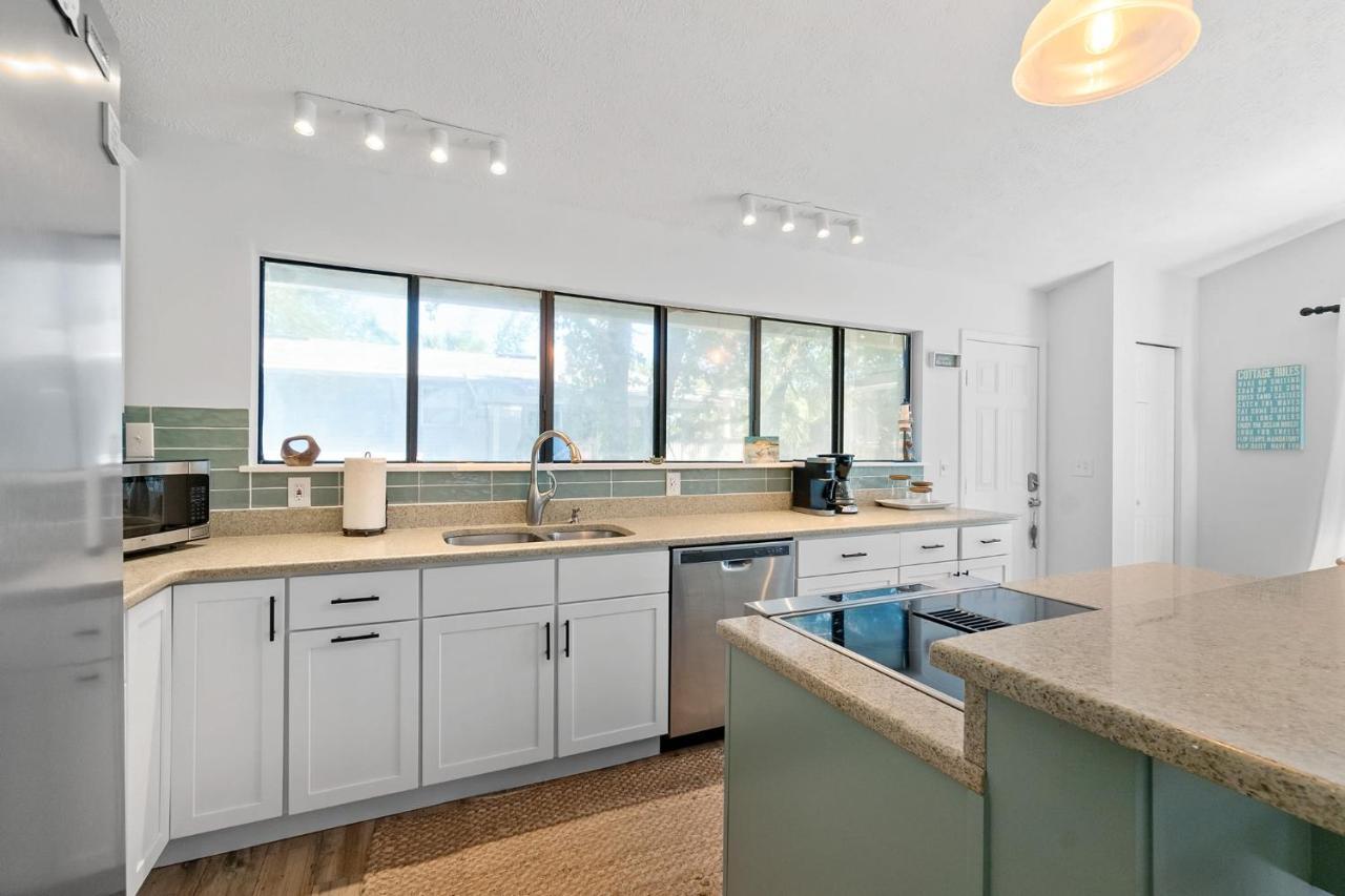 Sandpiper Cottage- Walk To And Pier Apartamento