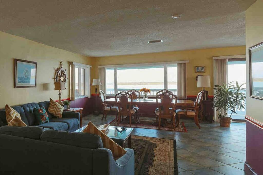 Admiral Apartment *