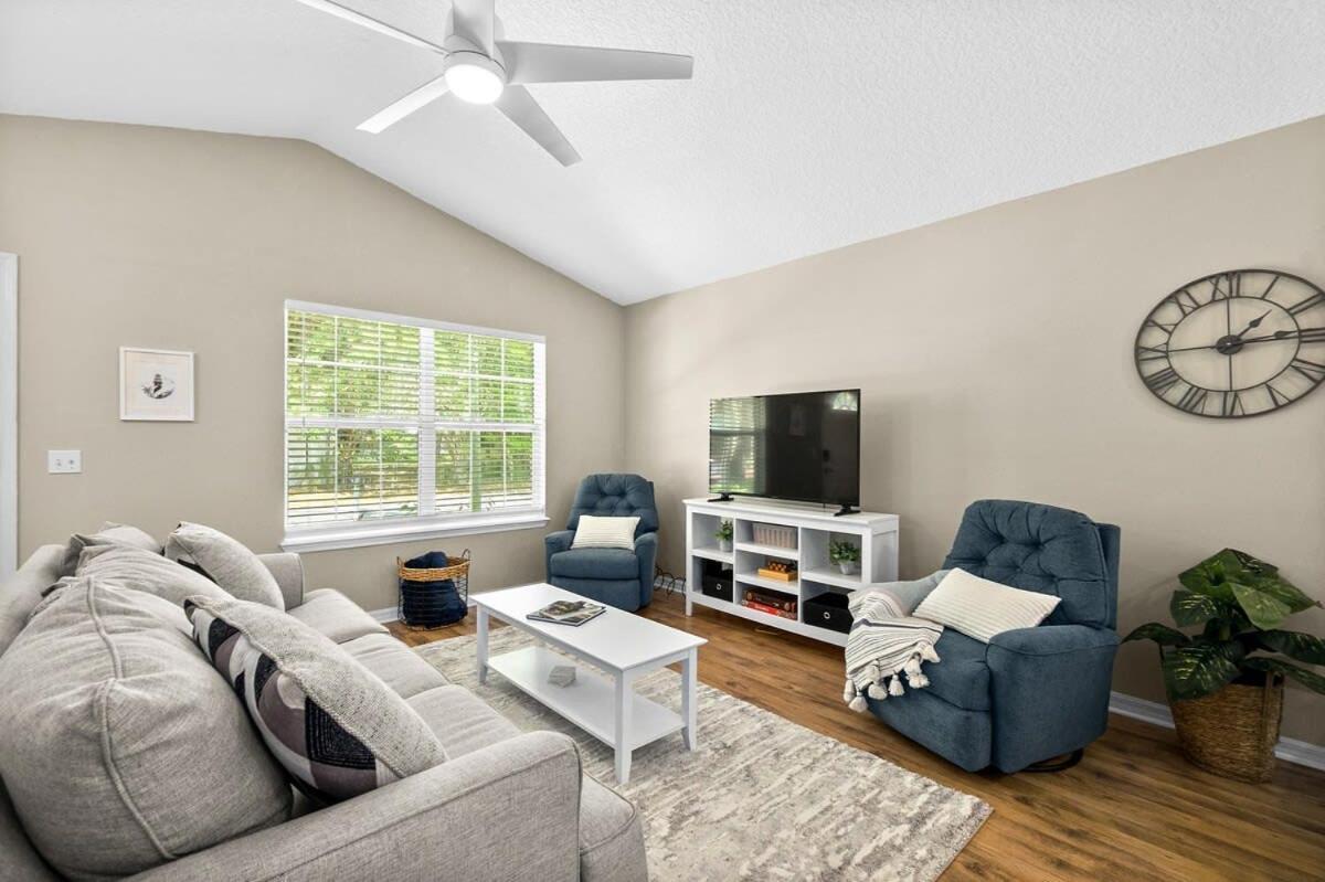 Peaceful Pearl Retreat- 5 Minutes To Downtown, 10 Minutes To Holiday home St. Augustine