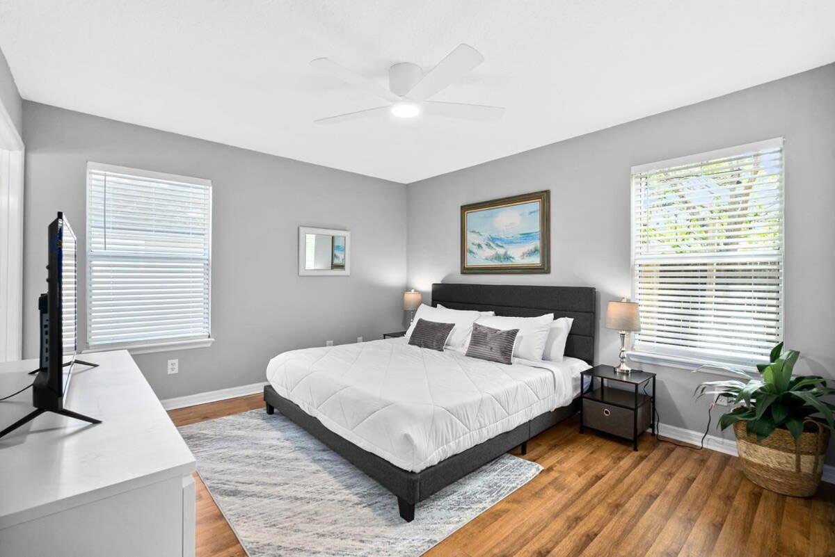Holiday home Peaceful Pearl Retreat- 5 Minutes To Downtown, 10 Minutes To