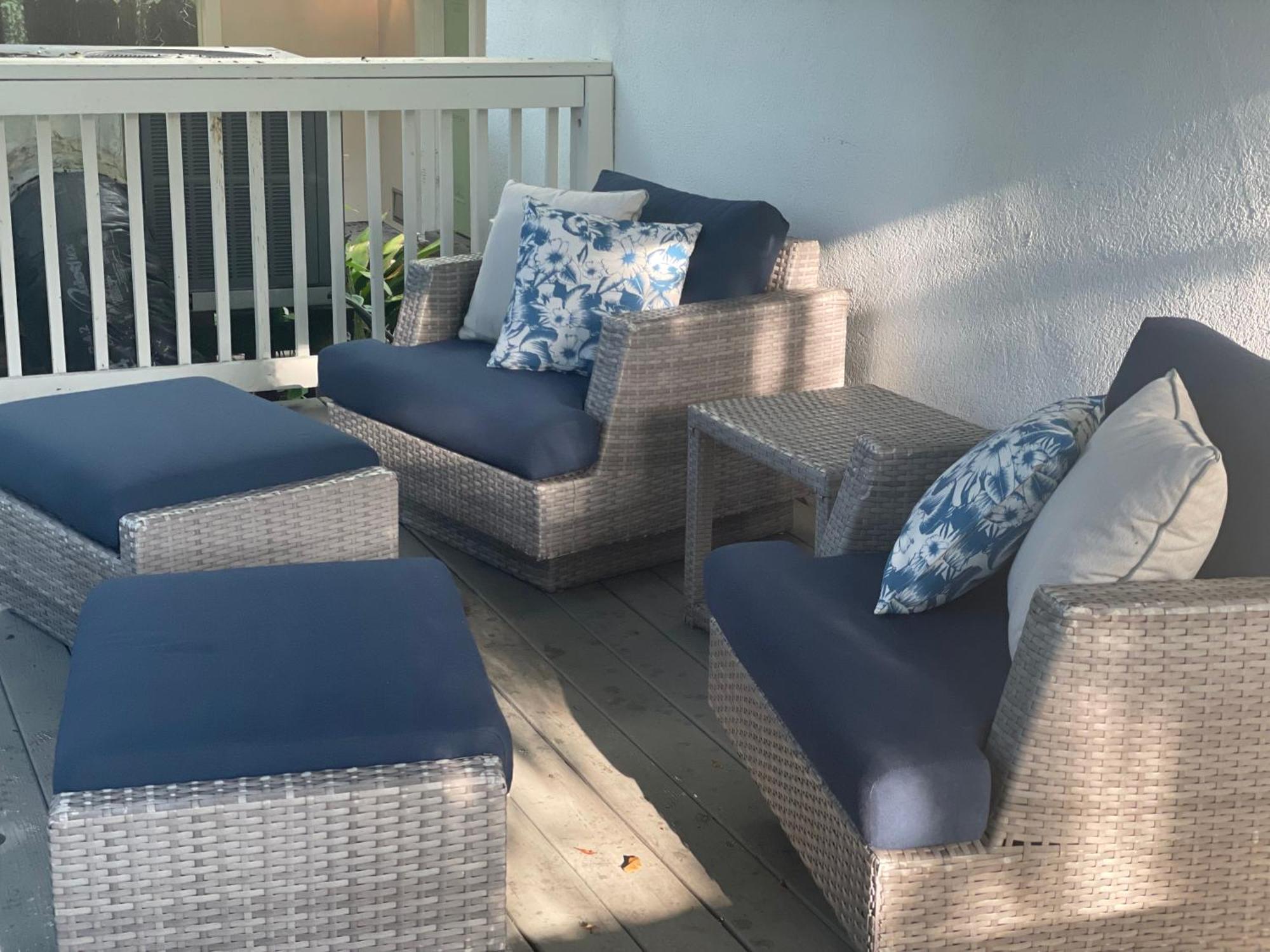 Spacious Renovated 4br Downtown W Firepit Sleeps 8+ Holiday home