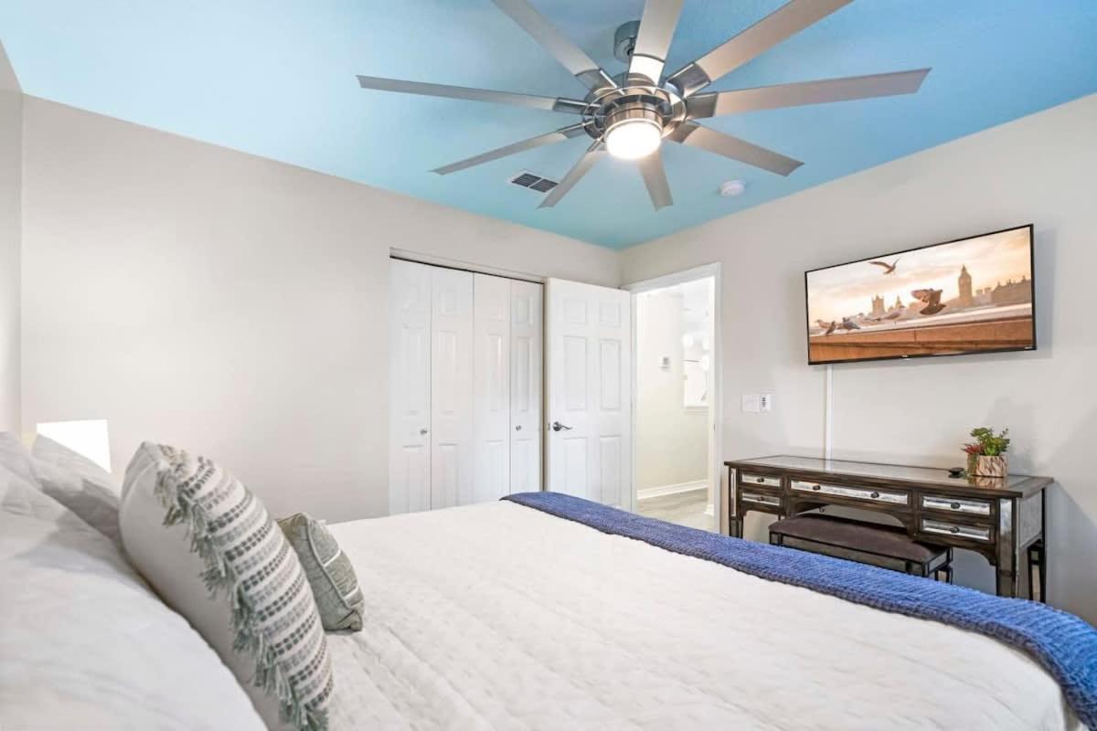 Uptown Gem The Castaway Cottage, Dog Friendly! *