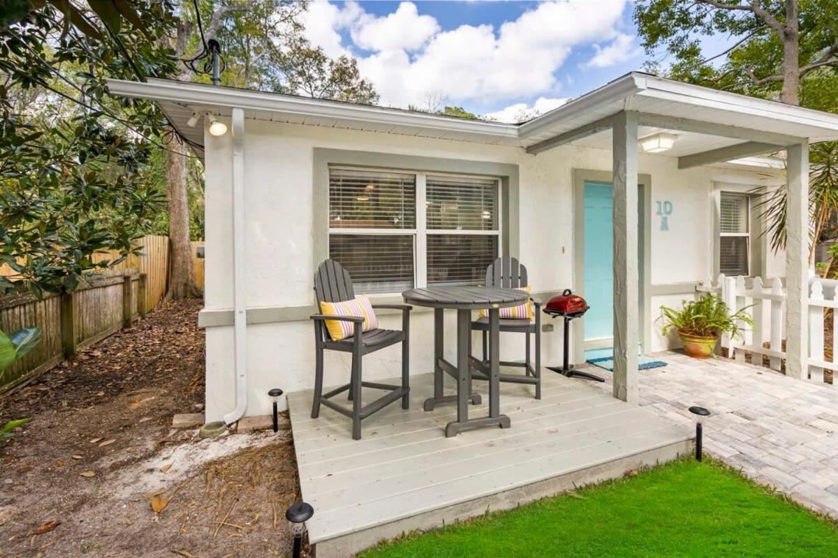 Uptown Gem The Castaway Cottage, Dog Friendly!