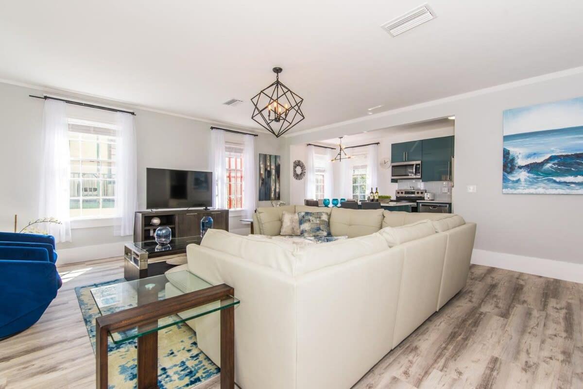 20 Hypolita - Luxury Downtown Apartment