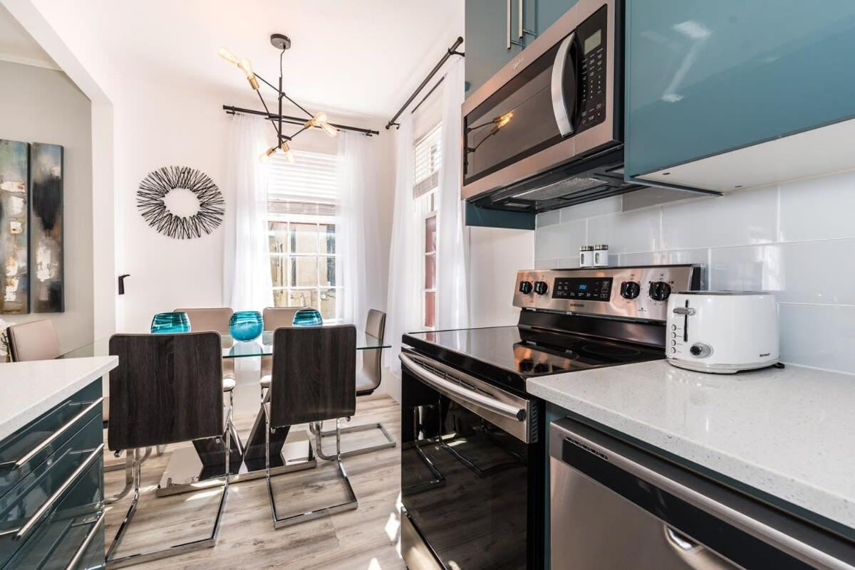20 Hypolita - Luxury Downtown Apartment
