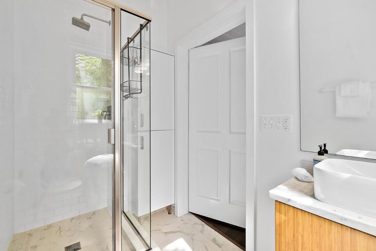 The Old Mission Collection - Urban Oasis Holiday home *