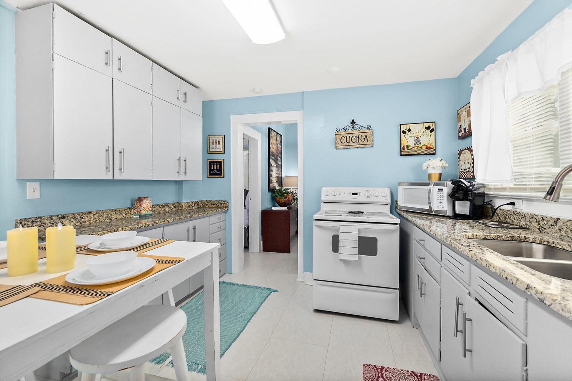 Casa Maria 2- Charming, Quaint Next To Everything Downtown! Apartment *