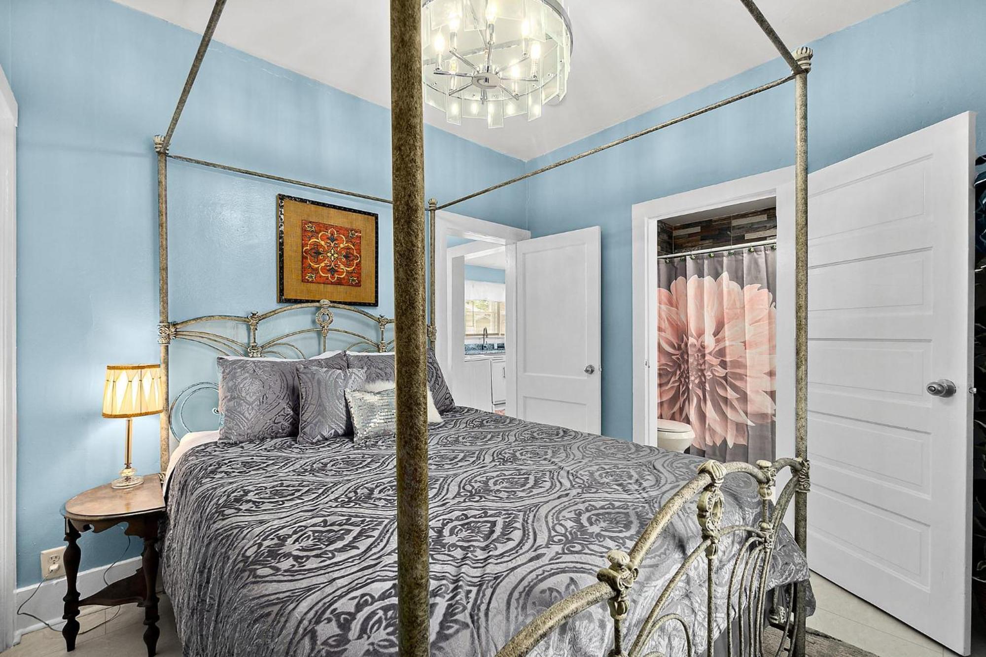 Casa Maria 2- Charming, Quaint Next To Everything Downtown!