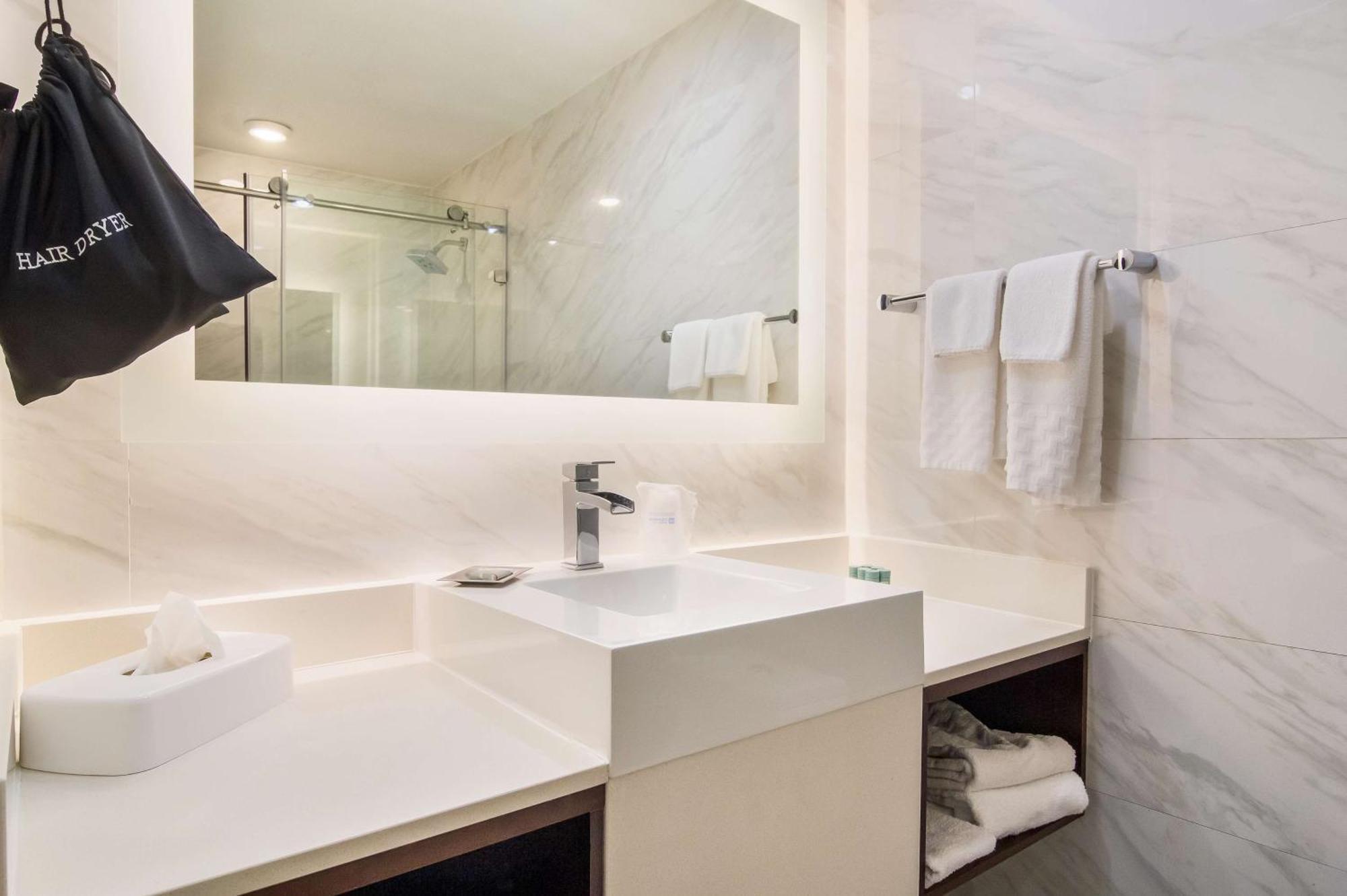 Hotel Western Historic Bayfront 3*