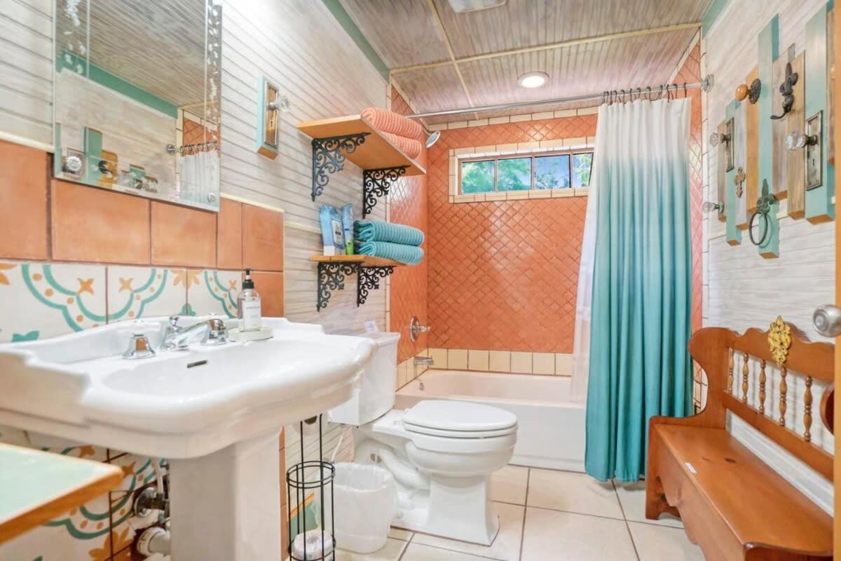 Eclectic Beauty, Heart Of Downtown St Aug Holiday home