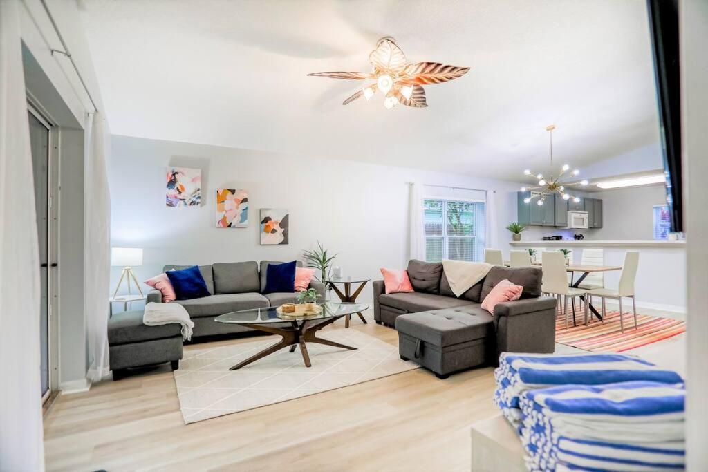 Pet-friendly 3 Bedroom Modern Space, 5 Min To Downtown