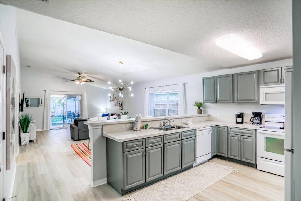 Holiday home Pet-friendly 3 Bedroom Modern Space, 5 Min To Downtown *