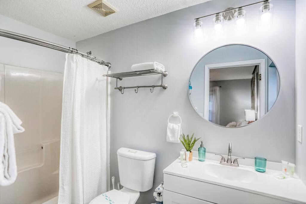 Pet-friendly 3 Bedroom Modern Space, 5 Min To Downtown Holiday home