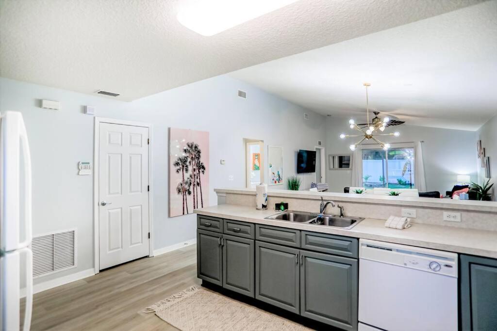 Pet-friendly 3 Bedroom Modern Space, 5 Min To Downtown St. Augustine