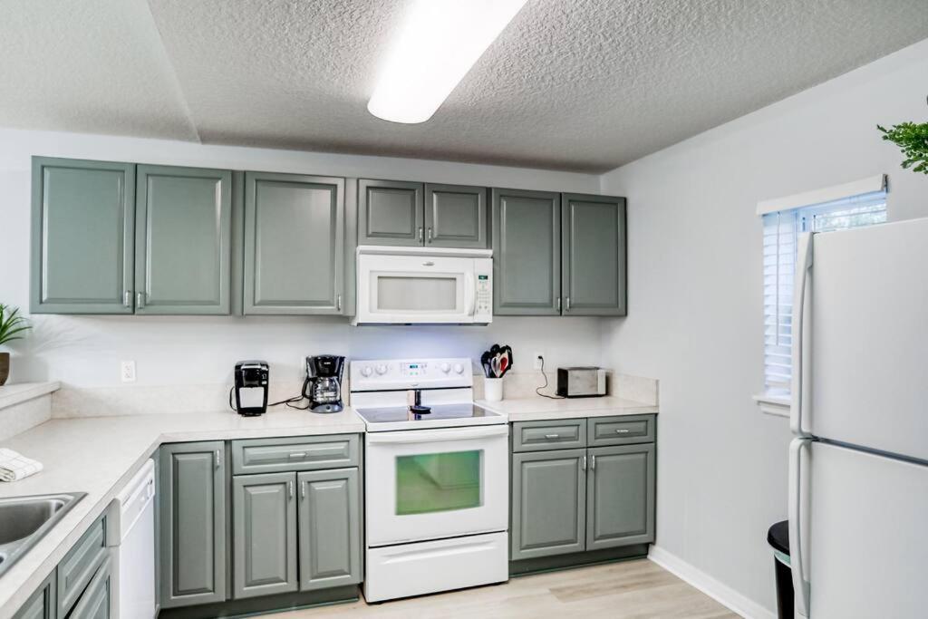 Pet-friendly 3 Bedroom Modern Space, 5 Min To Downtown Holiday home St. Augustine
