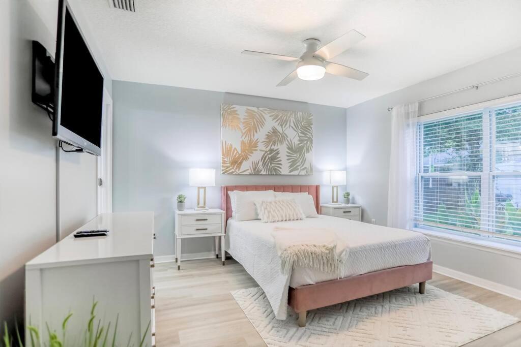 Pet-friendly 3 Bedroom Modern Space, 5 Min To Downtown Holiday home St. Augustine