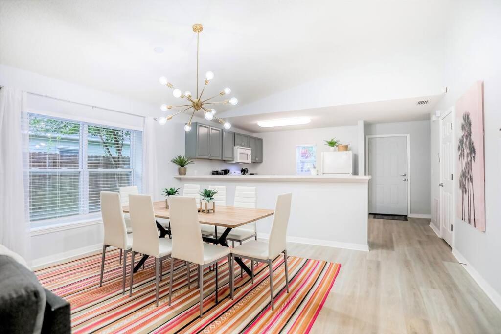 Pet-friendly 3 Bedroom Modern Space, 5 Min To Downtown St. Augustine