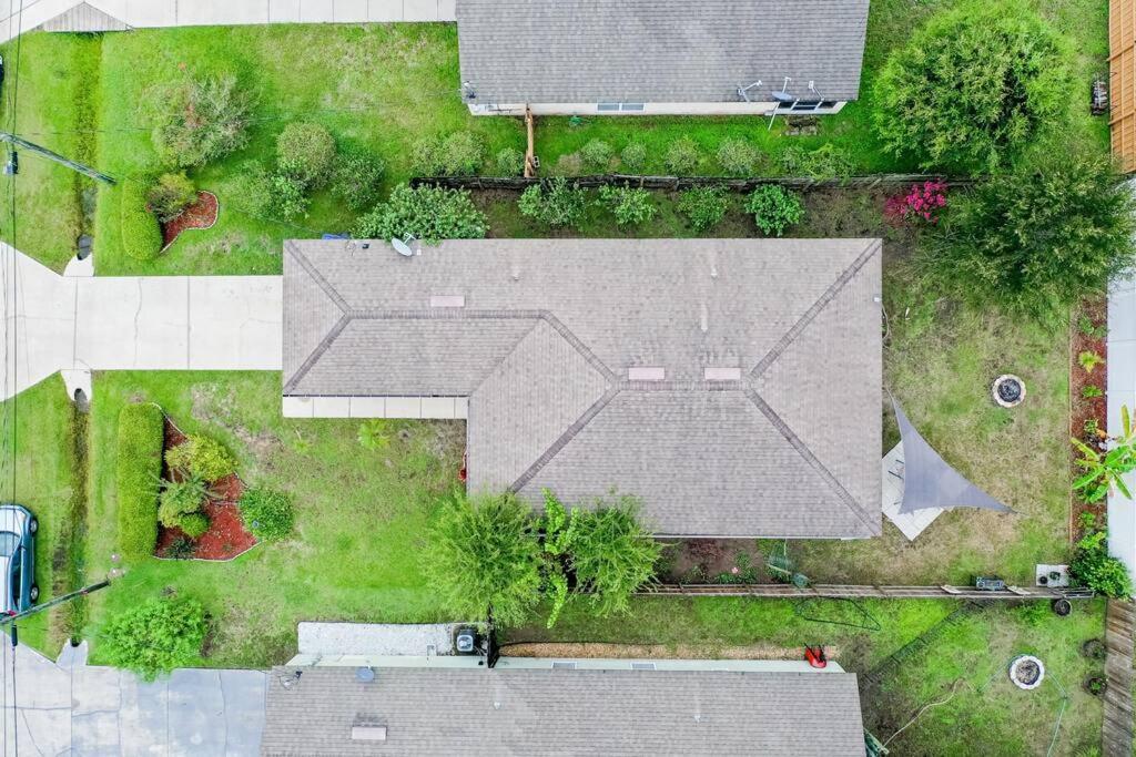 Pet-friendly 3 Bedroom Modern Space, 5 Min To Downtown