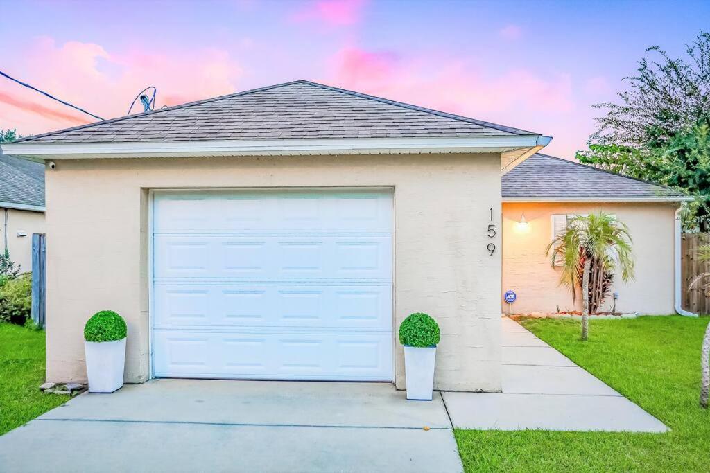 Pet-friendly 3 Bedroom Modern Space, 5 Min To Downtown