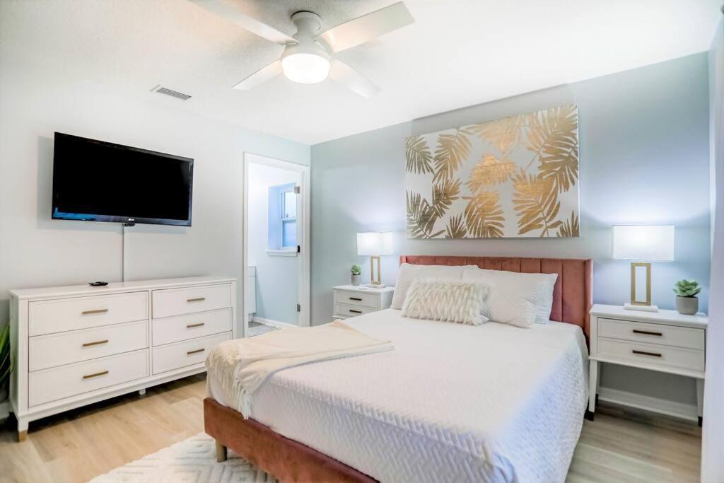 Pet-friendly 3 Bedroom Modern Space, 5 Min To Downtown Holiday home
