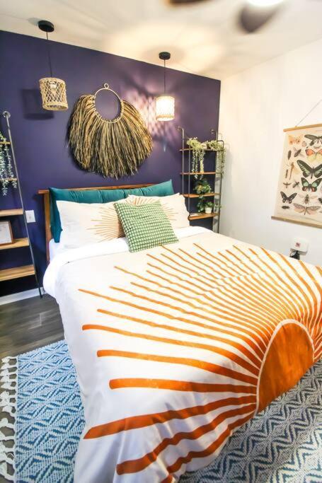 The Mini Moody - Luxurious Recently Renovated Close To & Downtown Casa de férias *