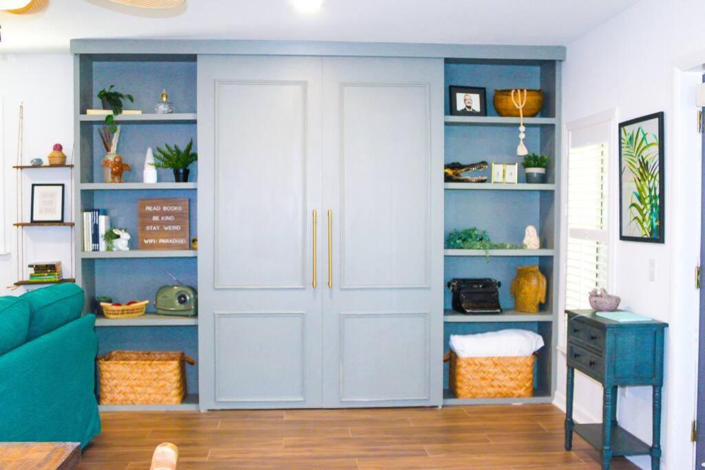 The Mini Moody - Luxurious Recently Renovated Close To & Downtown
