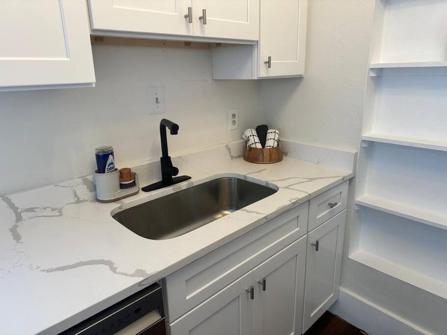 Cedar Street Retreat - Unit D Apartment *